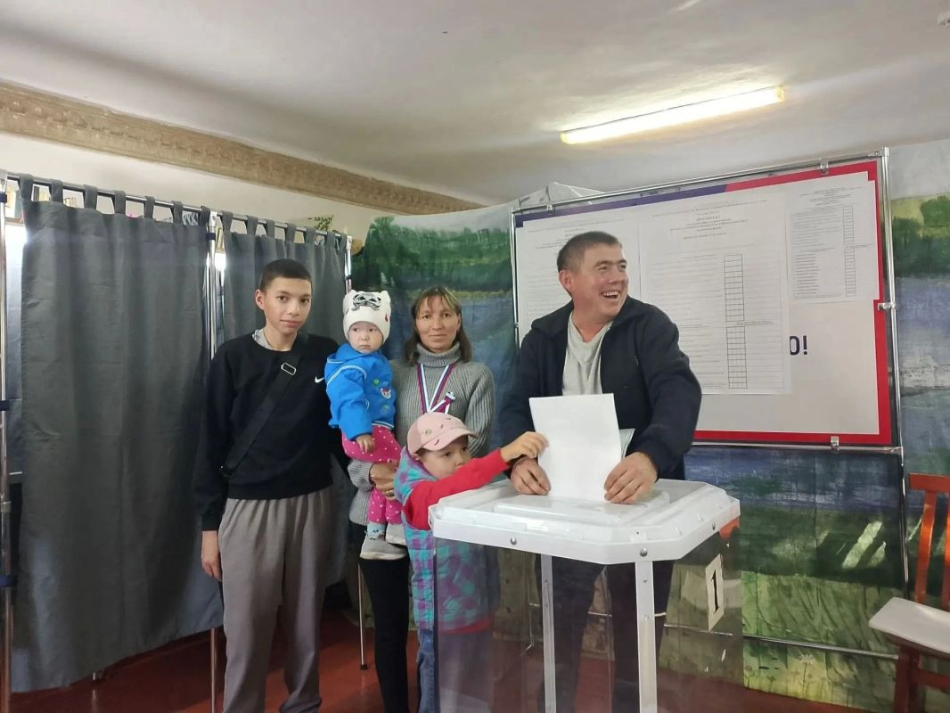 Многодетные семьи Марий Эл голосуют за будущее своих детей Многодетные семьи Марий Эл голосуют за будущее своих детей