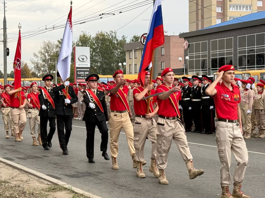Антон Трудинов: С гордостью за будущее: в Йошкар-Оле распахнул двери Дом юнармии! Антон Трудинов: С гордостью за будущее: в Йошкар-Оле распахнул двери Дом юнармии!