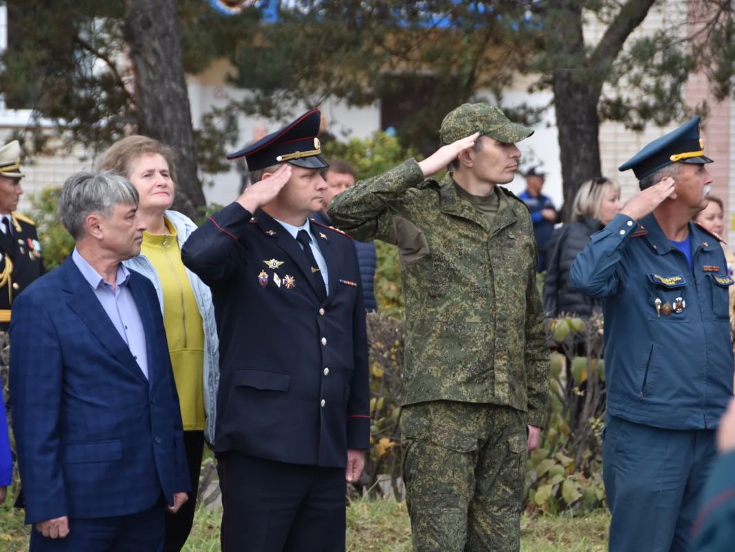 В Республике Марий Эл руководство и сотрудники полиции приняли участие в открытии центра юнармейской подготовки «Дом ЮНАРМИИ» В Республике Марий Эл руководство и сотрудники полиции приняли участие в открытии центра юнармейской подготовки «Дом ЮНАРМИИ»