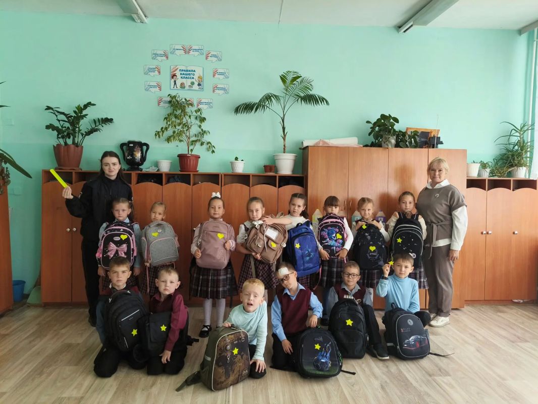 В рамках Всероссийской недели безопасности дорожного движения сотрудники Госавтоинспекции по Звениговскому району проводят мастер-классы «Засветись!» для младшеклассников В рамках Всероссийской недели безопасности дорожного движения сотрудники Госавтоинспекции по Звениговскому району проводят мастер-классы «Засветись!» для младшеклассников