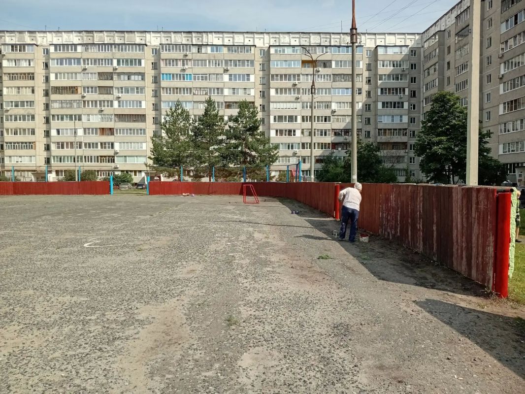 Лёд тронулся: как общими усилиями был отремонтирован каток на ул. Кирова, 9 Лёд тронулся: как общими усилиями был отремонтирован каток на ул. Кирова, 9