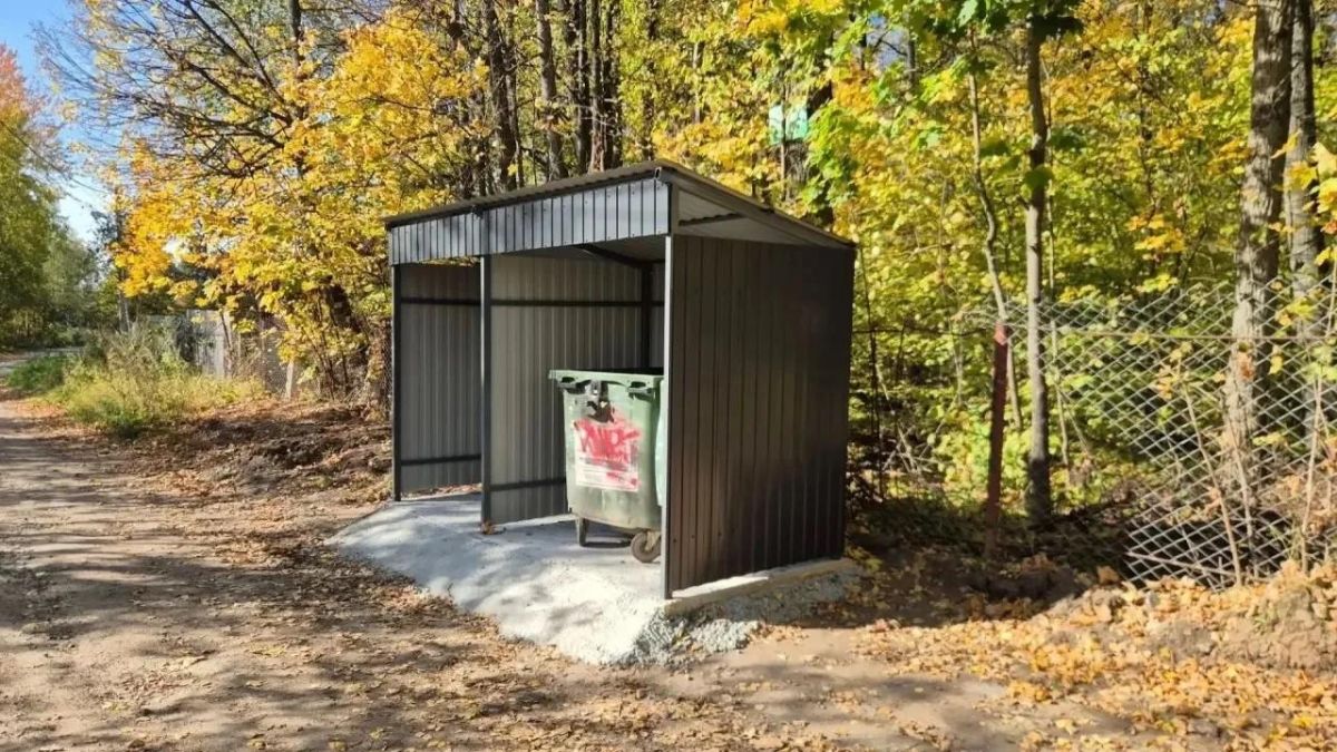 В Йошкар-Оле продолжают обновлять контейнерные площадки и убирать стихийные свалки
