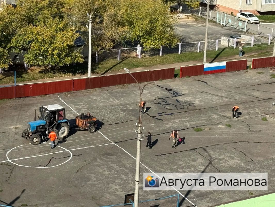 Лёд тронулся: как общими усилиями был отремонтирован каток на ул. Кирова, 9 Лёд тронулся: как общими усилиями был отремонтирован каток на ул. Кирова, 9