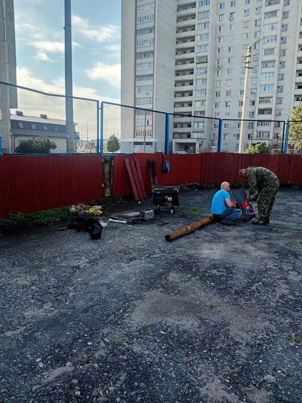 В Йошкар-Оле привели в порядок хоккейную площадку рядом с домом по адресу: улица Кирова, 9 В Йошкар-Оле привели в порядок хоккейную площадку рядом с домом по адресу: улица Кирова, 9