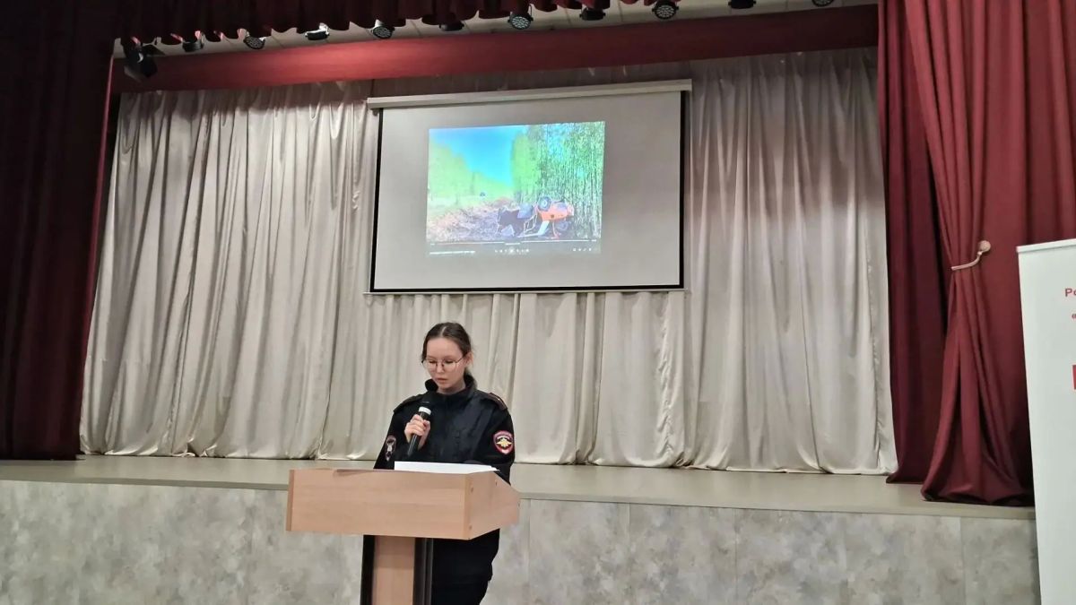 В рамках Всероссийской недели безопасности дорожного движения сотрудники Госавтоинспекции и ПДН беседуют о детской безопасности на дороге с родительской общественностью В рамках Всероссийской недели безопасности дорожного движения сотрудники Госавтоинспекции и ПДН беседуют о детской безопасности на дороге с родительской общественностью