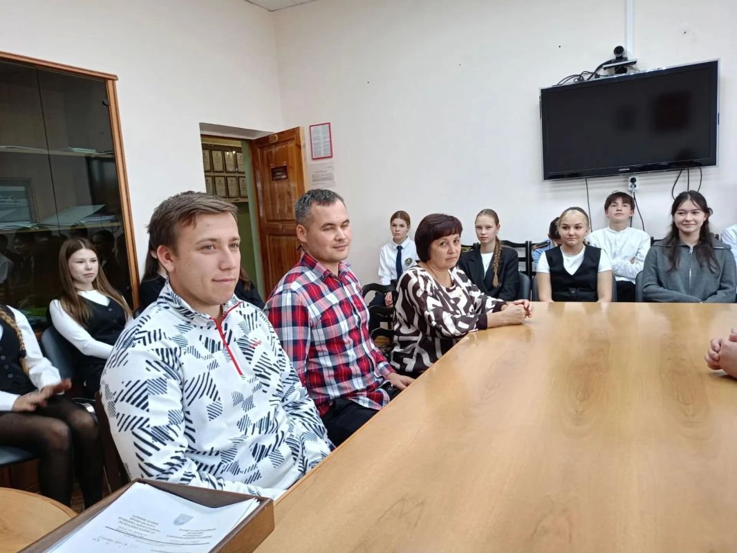 Сегодня прошла встреча со спортсменамитуристами, которые ярко выступили на соревнованиях и принесли району новые победы! Сегодня прошла встреча со спортсменамитуристами, которые ярко выступили на соревнованиях и принесли району новые победы!
