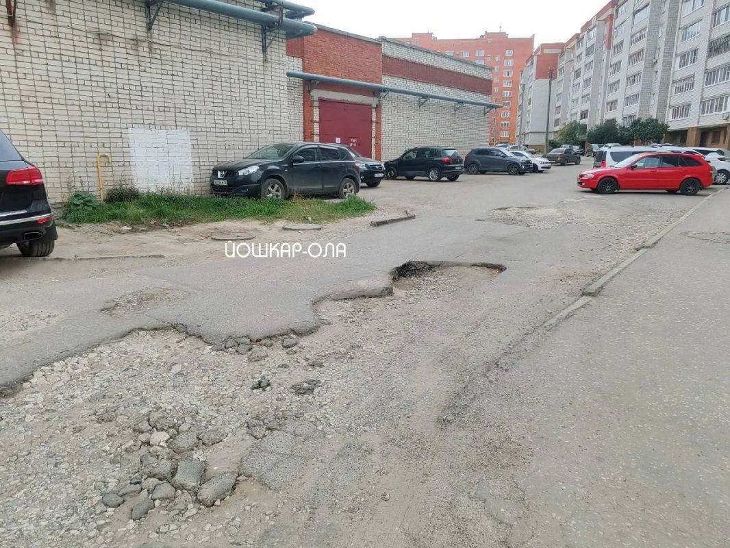 Доски в лужах и ямы по 20 см: Йошкар-Ола снова тонет Доски в лужах и ямы по 20 см: Йошкар-Ола снова тонет