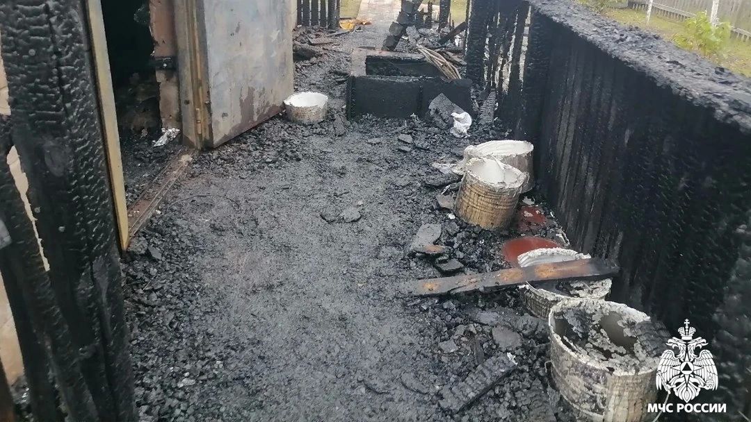 Пожар в бане в деревне Мари-Ушем: хозяйка пострадала, пытаясь потушить огонь сама