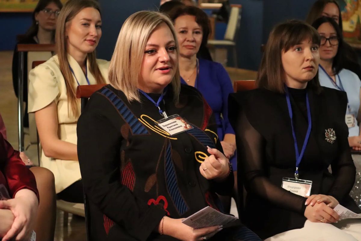 В рамках Большой учительской недели на площадке Национальной художественной галереи министр образования и науки Республики Марий Эл Лариса Ревуцкая пообщалась с талантливыми педагогами — теми, кто в этом году представлял... В рамках Большой учительской недели на площадке Национальной художественной галереи министр образования и науки Республики Марий Эл Лариса Ревуцкая пообщалась с талантливыми педагогами — теми, кто в этом году представлял...