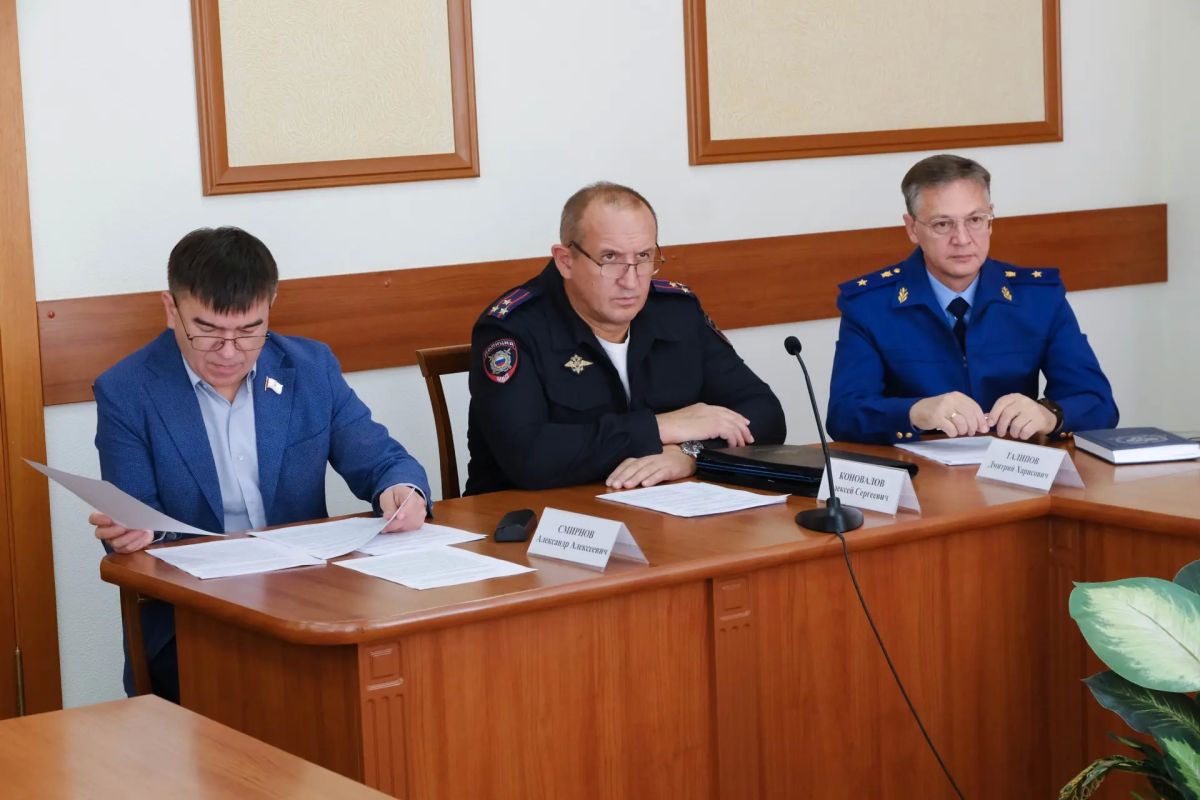 Заместитель Председателя Госсобрания, участник СВО Александр Смирнов и заместитель председателя Комитета по социальной политике, здравоохранению и делам ветеранов руководитель регионального филиала Госфонда «Защитники... Заместитель Председателя Госсобрания, участник СВО Александр Смирнов и заместитель председателя Комитета по социальной политике, здравоохранению и делам ветеранов руководитель регионального филиала Госфонда «Защитники...