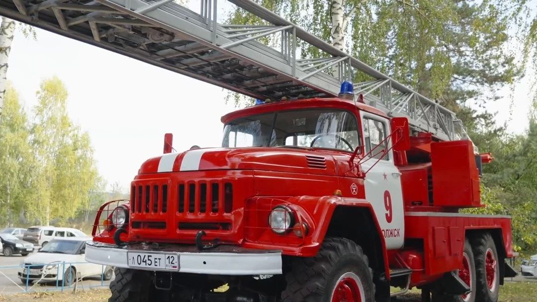 У пожарно-спасательной части №9 открыли памятник пожарному автомобилю