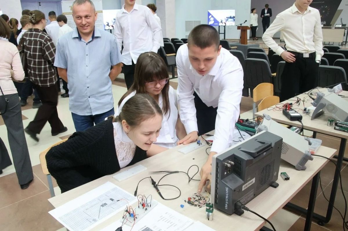 В Йошкар-Оле открылся профильный класс «Профессионалитета» по направлению радиоэлектроники