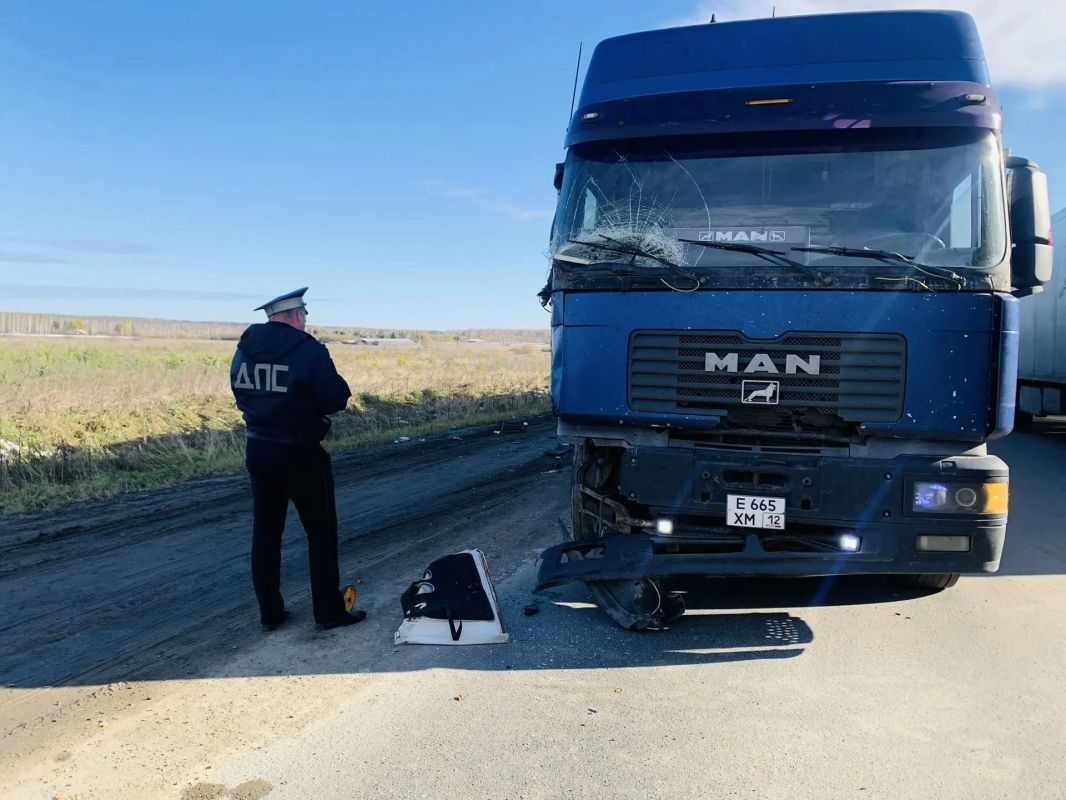 Дальнобойщик из Марий Эл насмерть сбил мужчину на свердловской трассе Дальнобойщик из Марий Эл насмерть сбил мужчину на свердловской трассе