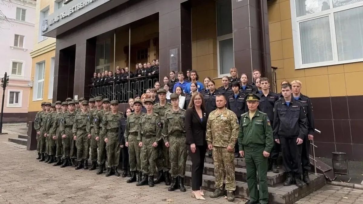 В Йошкар-Оле на МК по окопным свечам к студентам пришёл ветеран СВО
