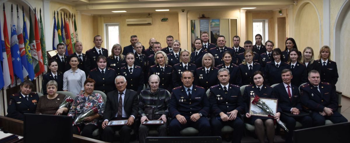 В МВД по Республике Марий Эл поздравили сотрудников кадровой и медицинской служб В МВД по Республике Марий Эл поздравили сотрудников кадровой и медицинской служб