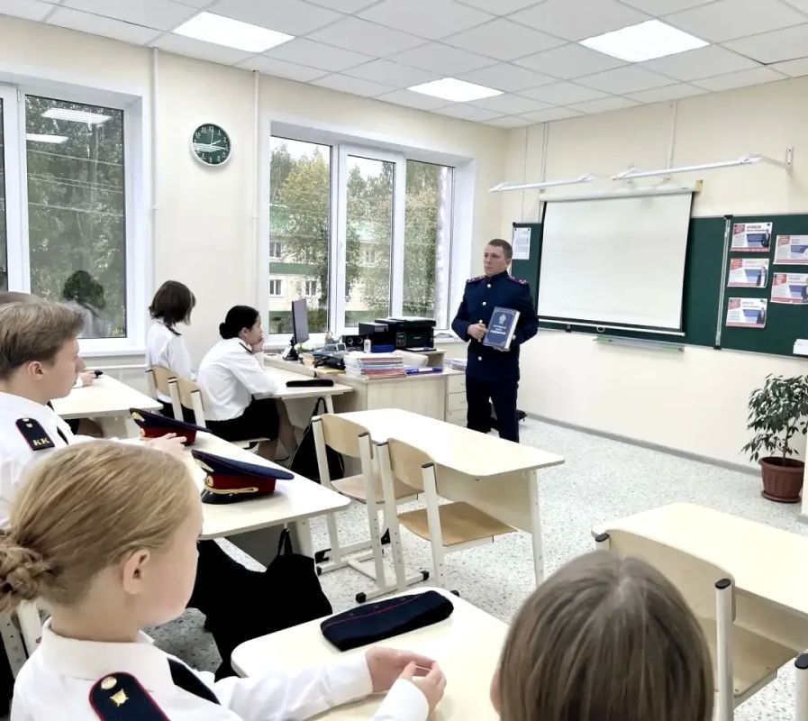 Руководитель Советского межрайонного следственного отдела СУ СК России по Республике Марий Эл провел занятие с кадетами профильного класса Руководитель Советского межрайонного следственного отдела СУ СК России по Республике Марий Эл провел занятие с кадетами профильного класса
