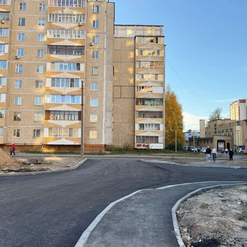 Врио мэра Йошкар-Олы Антон Трудинов рассказал о благоустройстве дворовых территорий и проездов, примыкающих к строящемуся зданию корпуса гимназии «Синяя птица» Врио мэра Йошкар-Олы Антон Трудинов рассказал о благоустройстве дворовых территорий и проездов, примыкающих к строящемуся зданию корпуса гимназии «Синяя птица»