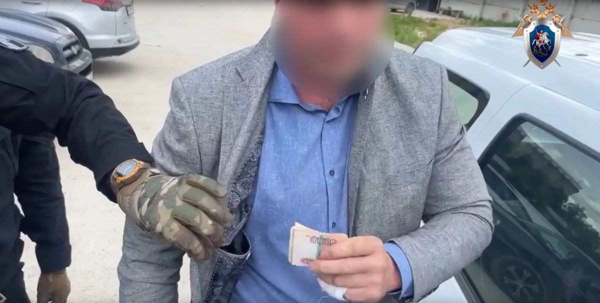 Экс-руководителя из Йошкар-Олы задержали с поличным за получение взятки