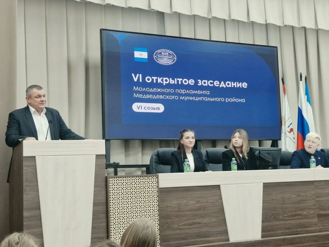 Глава администрации Медведевского района Денис Окулов принял участие в заседании Молодежного парламента Медведевского района Глава администрации Медведевского района Денис Окулов принял участие в заседании Молодежного парламента Медведевского района