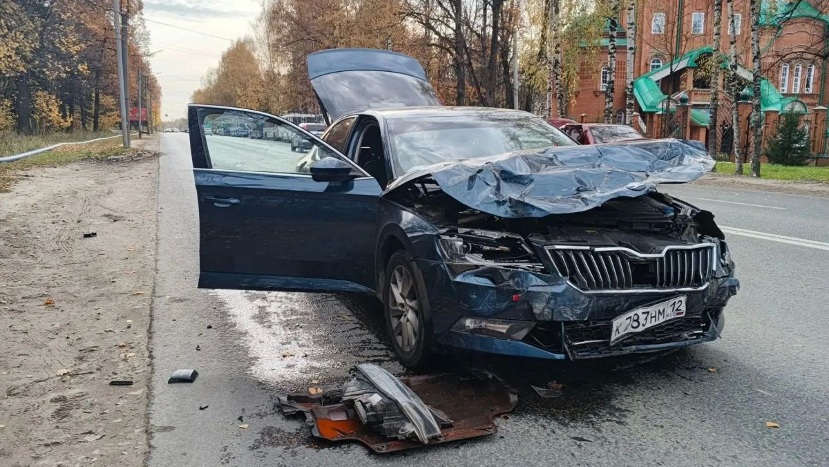В Йошкар-Оле 77-летний водитель иномарки устроил ДТП с пострадавшими