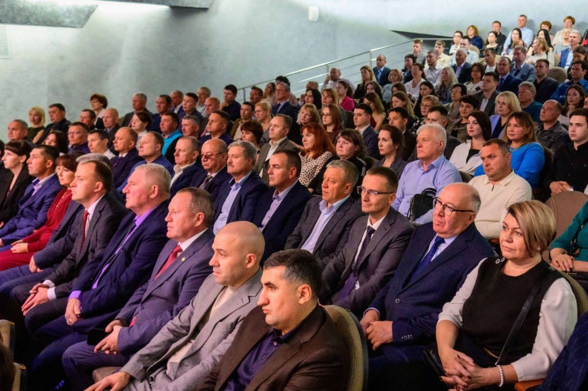 Глава республики наградил работников дорожной отрасли Марий Эл Глава республики наградил работников дорожной отрасли Марий Эл