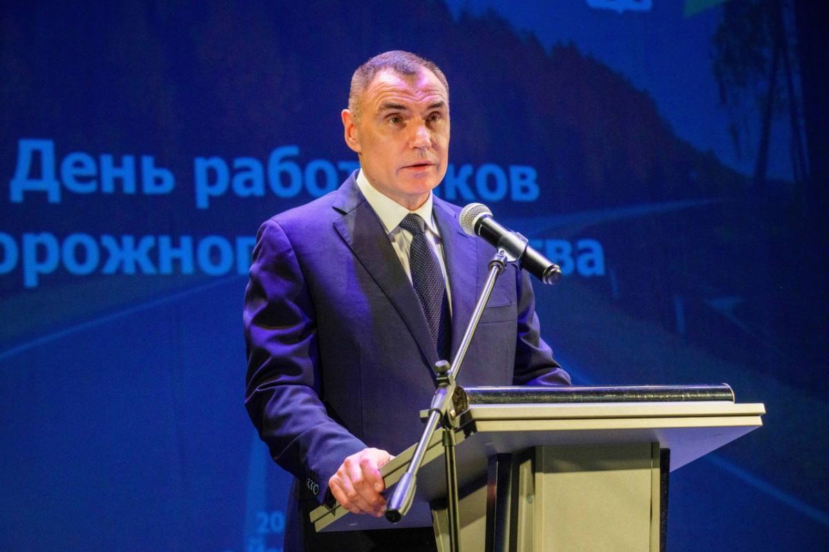 Глава республики наградил работников дорожной отрасли Марий Эл