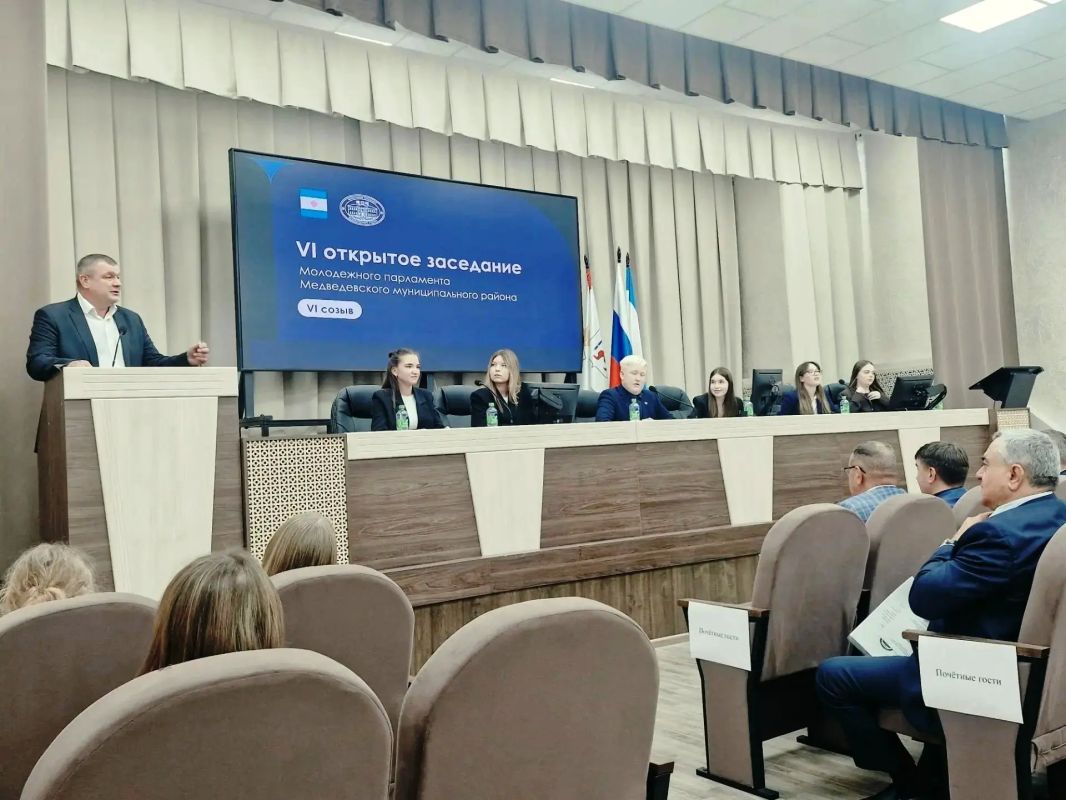 Глава администрации Медведевского района Денис Окулов принял участие в заседании Молодежного парламента Медведевского района Глава администрации Медведевского района Денис Окулов принял участие в заседании Молодежного парламента Медведевского района
