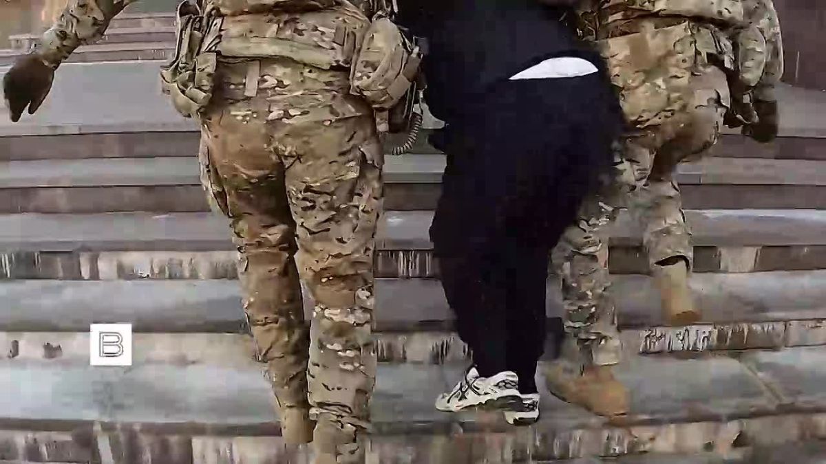 ФСБ показала кадры задержания 18-летнего жителя Марий Эл, который за деньги передавал украинской разведке сведения об объектах ОПК и правоохранительных органов