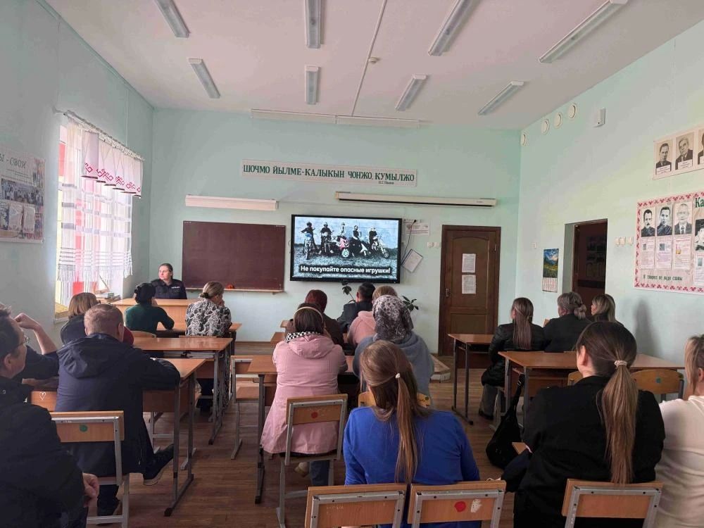 В Куженерском районе сотрудники Госавтоинспекции совместно с инспекторами ПДН проводят встречи с родителями по вопросам детской дорожной безопасности В Куженерском районе сотрудники Госавтоинспекции совместно с инспекторами ПДН проводят встречи с родителями по вопросам детской дорожной безопасности