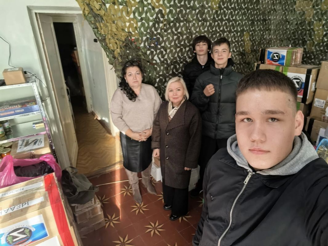 Помощь для защитников. Волонтерское движение «Семьи Ангелов Войны» в Йошкар-Оле объединяет матерей, жен, сестер участников специальной военной операции Они собирают, сортируют и комплектую гуманитарную помощь, которую затем... Помощь для защитников. Волонтерское движение «Семьи Ангелов Войны» в Йошкар-Оле объединяет матерей, жен, сестер участников специальной военной операции Они собирают, сортируют и комплектую гуманитарную помощь, которую затем...