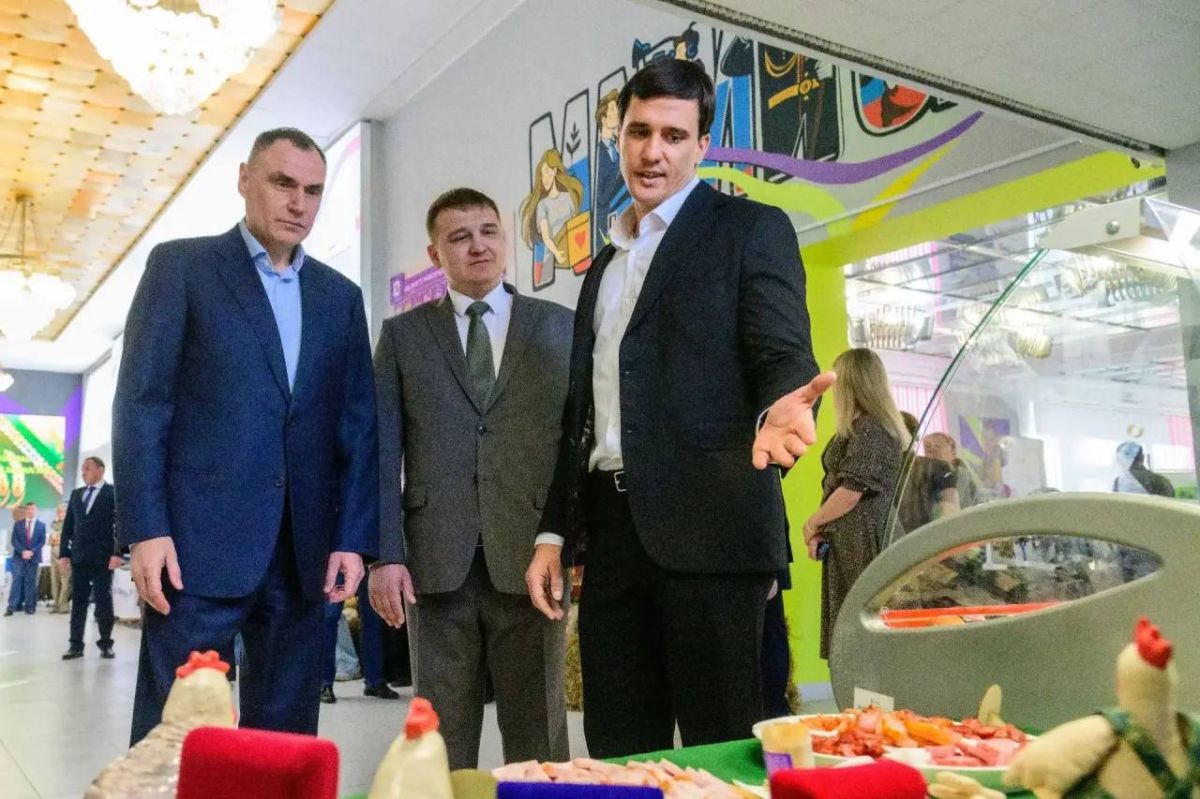 Юрий Зайцев поздравил аграриев Марий Эл с профессиональным праздником Юрий Зайцев поздравил аграриев Марий Эл с профессиональным праздником