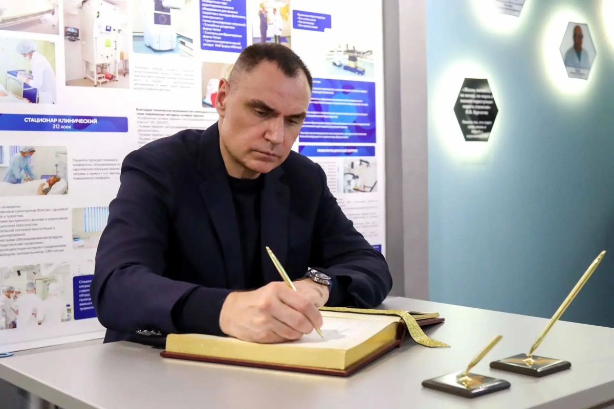 Юрий Зайцев: На встрече с губернатором Ульяновской области Алексеем Юрьевичем Русских обсудили развитие межрегионального сотрудничества - укрепление культурно-гуманитарных связей, а также вопросы здравоохранения и внедрение... Юрий Зайцев: На встрече с губернатором Ульяновской области Алексеем Юрьевичем Русских обсудили развитие межрегионального сотрудничества - укрепление культурно-гуманитарных связей, а также вопросы здравоохранения и внедрение...