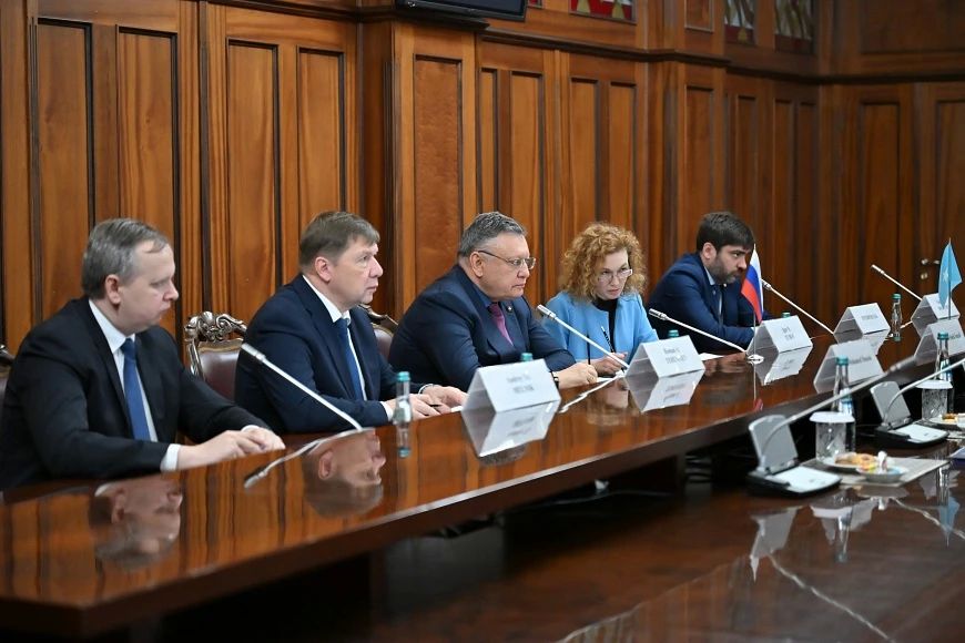 В МВД России статс-секретарь – заместитель Министра внутренних дел Российской Федерации Игорь Зубов встретился с Министром внутренней безопасности Федеративной Республики Сомали Абдуллахи Шейхом Исмаилом на полях третьего... В МВД России статс-секретарь – заместитель Министра внутренних дел Российской Федерации Игорь Зубов встретился с Министром внутренней безопасности Федеративной Республики Сомали Абдуллахи Шейхом Исмаилом на полях третьего...
