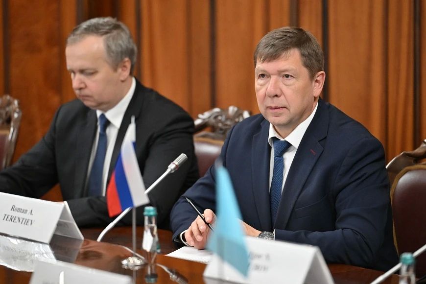 В МВД России статс-секретарь – заместитель Министра внутренних дел Российской Федерации Игорь Зубов встретился с Министром внутренней безопасности Федеративной Республики Сомали Абдуллахи Шейхом Исмаилом на полях третьего... В МВД России статс-секретарь – заместитель Министра внутренних дел Российской Федерации Игорь Зубов встретился с Министром внутренней безопасности Федеративной Республики Сомали Абдуллахи Шейхом Исмаилом на полях третьего...