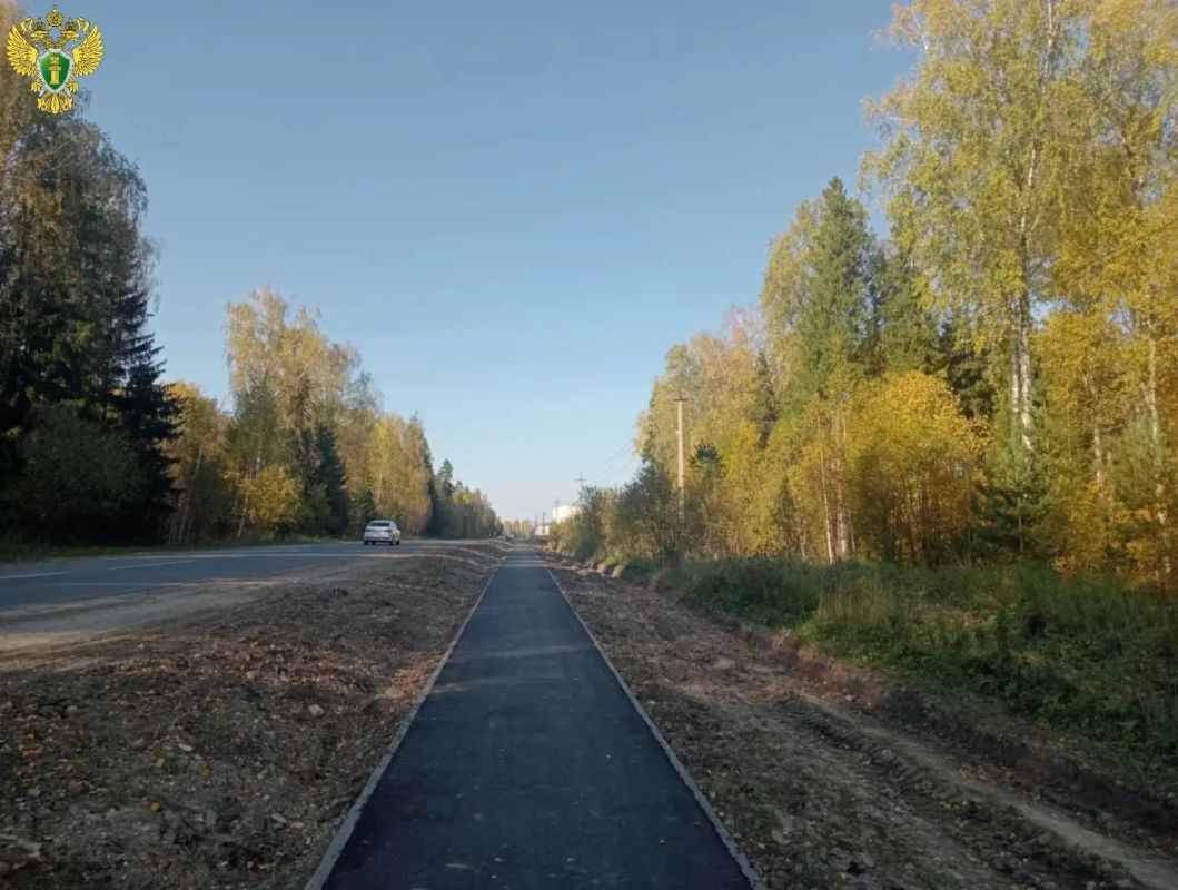 По требованию прокуратуры в Советском обустроили пешеходные тротуары По требованию прокуратуры в Советском обустроили пешеходные тротуары