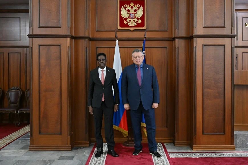 В МВД России статс-секретарь – заместитель Министра внутренних дел Российской Федерации Игорь Зубов встретился с Министром внутренней безопасности Федеративной Республики Сомали Абдуллахи Шейхом Исмаилом на полях третьего... В МВД России статс-секретарь – заместитель Министра внутренних дел Российской Федерации Игорь Зубов встретился с Министром внутренней безопасности Федеративной Республики Сомали Абдуллахи Шейхом Исмаилом на полях третьего...