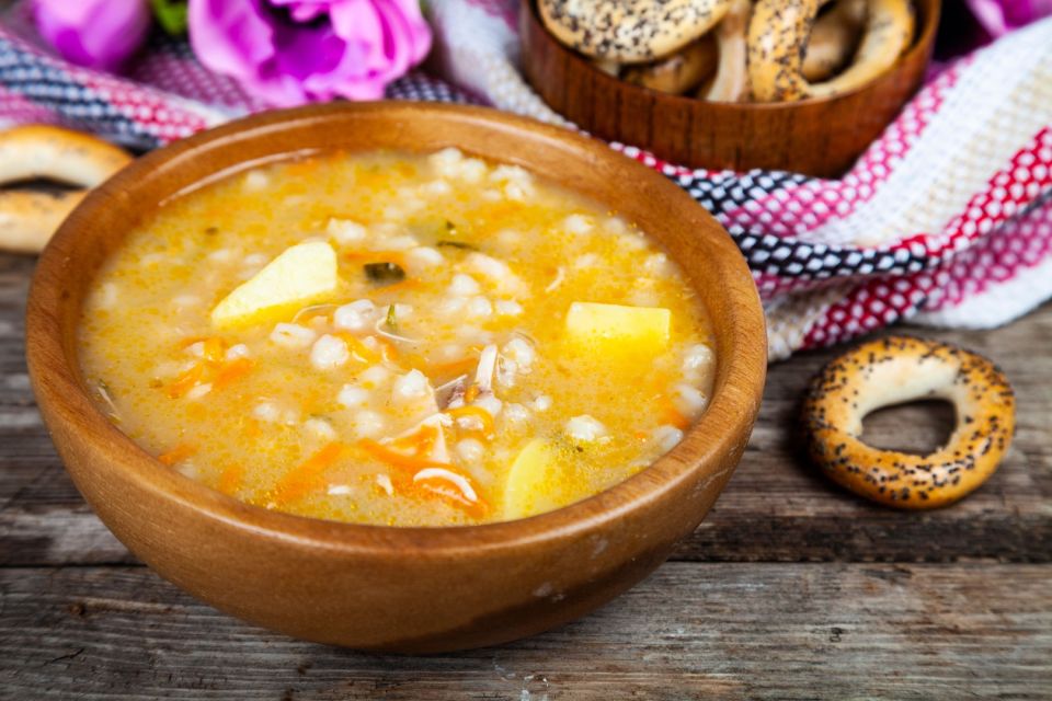 Картофель в рассольнике получается твердым и безвкусным: все дело в одной ошибке