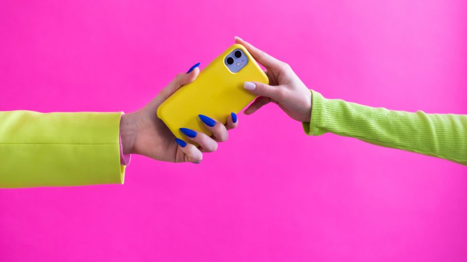 Опасные просьбы: чем могут обернуться доверительные отношения с знакомыми