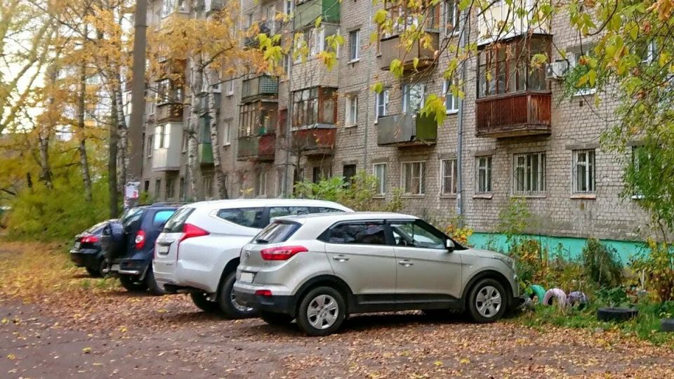 Запрет на парковку под окнами: новые возможности для защиты прав горожан в 2026 году