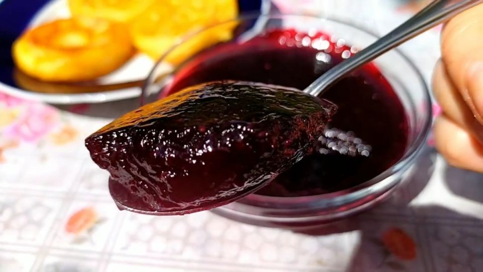 Как приготовить вкусный и густой джем из черной смородины