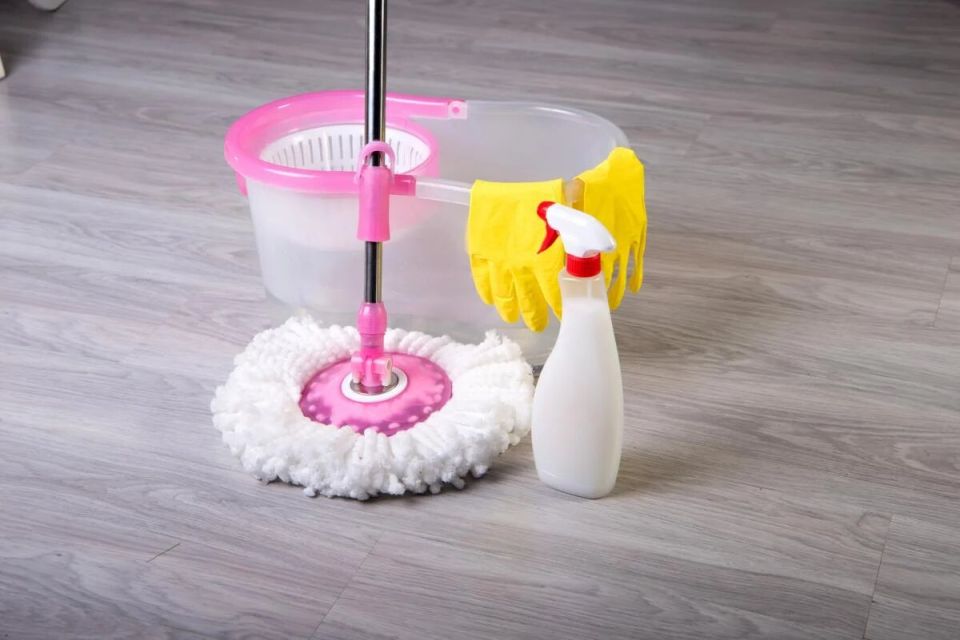 Как создать атмосферу свежести: 8 эффективных добавок для мытья полов