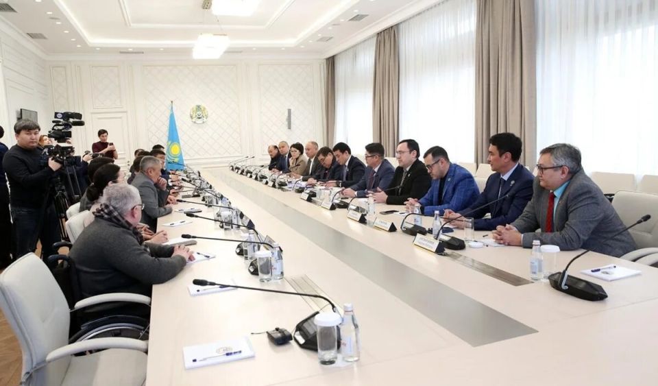 Обсуждение новой Конституции: ключевые моменты и общественная поддержка в Алматы